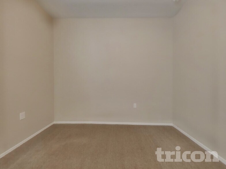 Building Photo - 31026 W Earll Dr