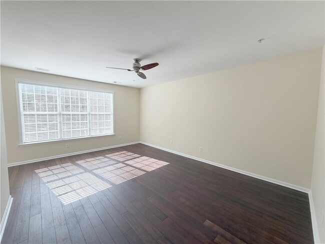 Building Photo - 4680 Creekside Villas Way