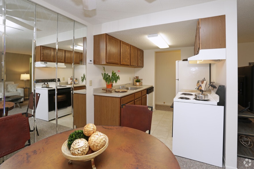 Primary Photo - Tanglewood Apartments