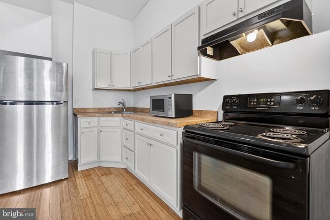 Building Photo - 1918 W Diamond St