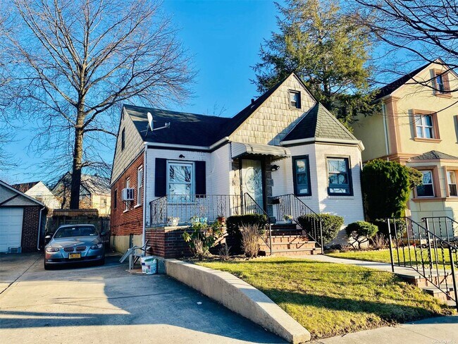 Primary Photo - 69-21 Utopia Pkwy