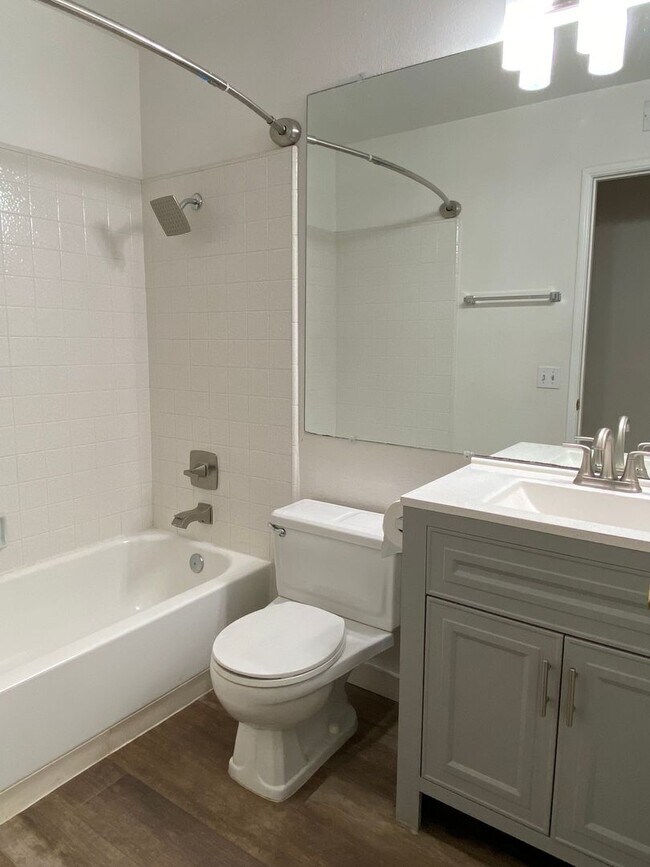 Building Photo - Single Story RSM house with HUGE yard!