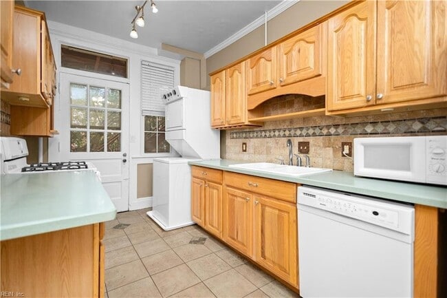 Building Photo - 600 W Olney Rd