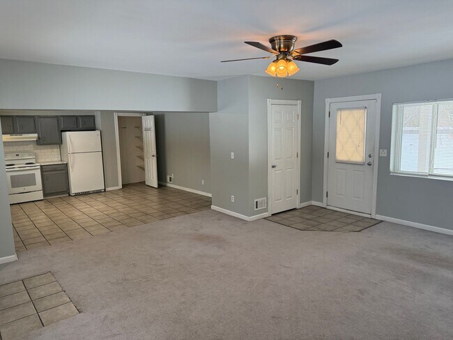 Building Photo - Austin - 10016/10020