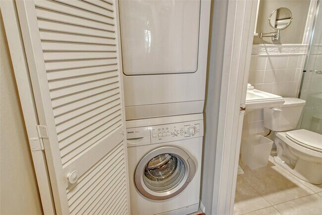 Building Photo - 1720 Glenhouse Dr