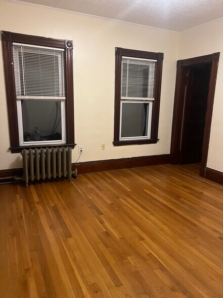 Building Photo - 216 Elm St