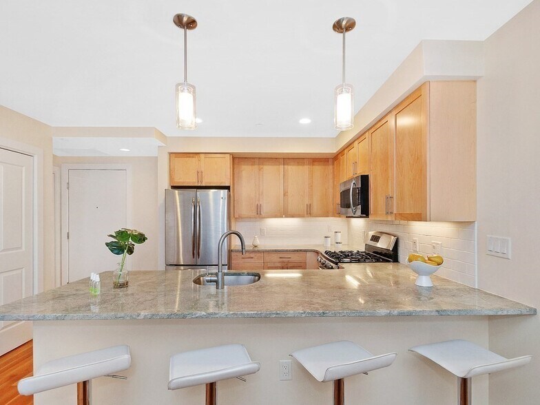 Primary Photo - 321 Hammond Pond Pky