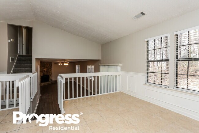 Building Photo - 792 Greenhedge Dr