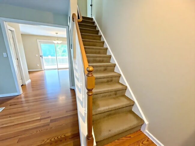 Building Photo - 3 Bedroom 1.5 Bathroom Available in Elizab...