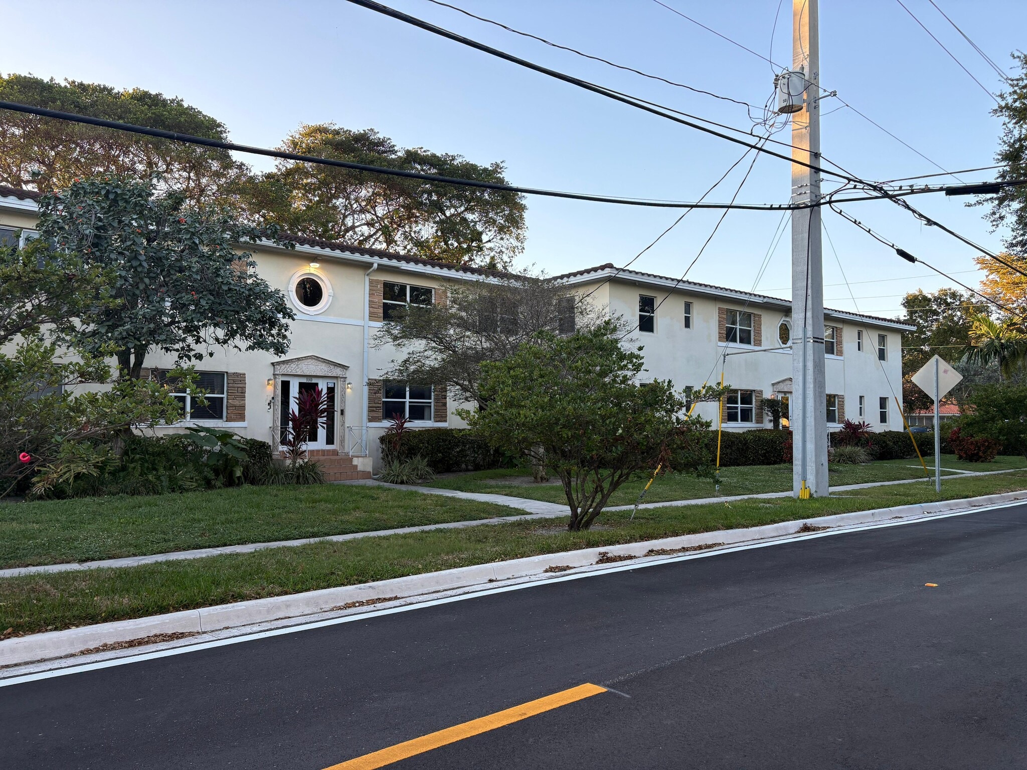 Building Photo - 9160 NE 8th Ave