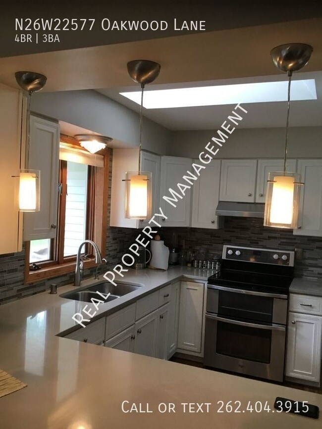 Building Photo - N26W22577 Oakwood Ln
