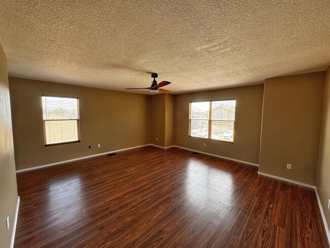 Building Photo - 923 Telstar Loop NW