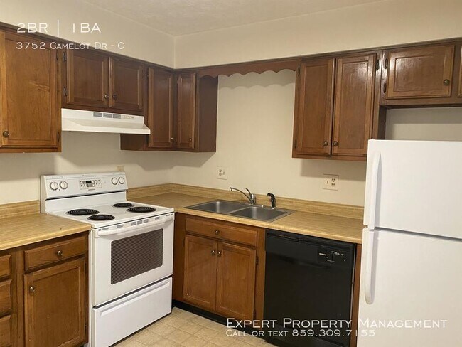 Building Photo - 3752 Camelot Dr