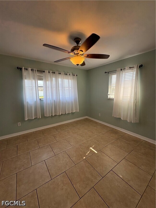 Building Photo - 311 SW 48th Terrace