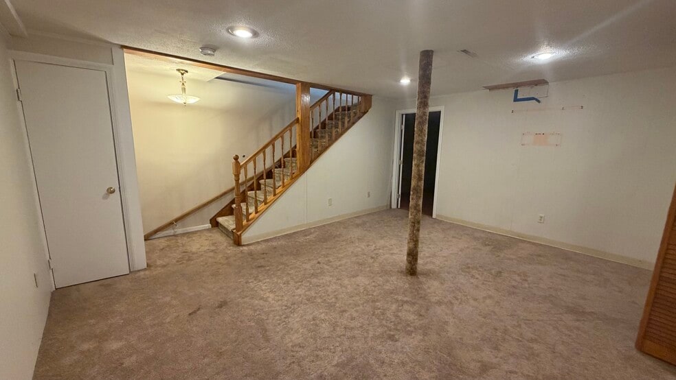 Building Photo - 5 Chase Ln
