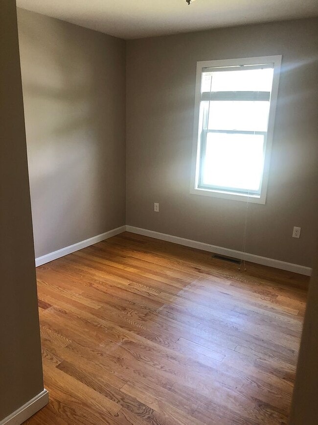 Building Photo - 33 Barrison St