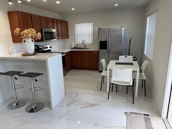 Building Photo - 208 NW 7th St