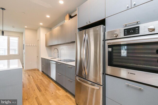 Building Photo - 2328 Memphis St