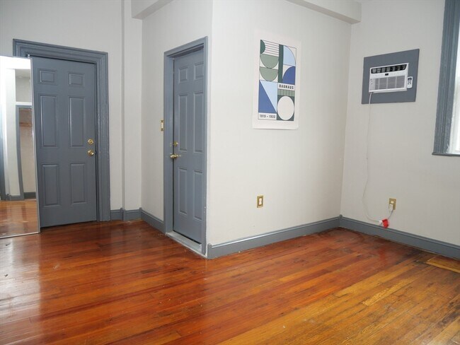 Building Photo - 140 Trenton St