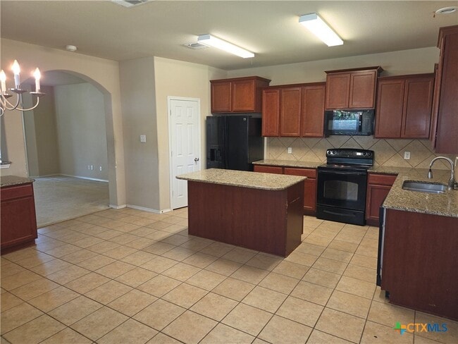 Building Photo - 10025 Birch Tree Dr