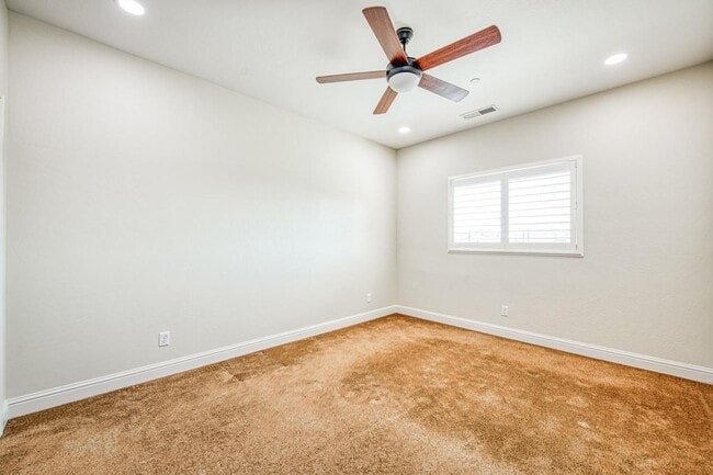 Building Photo - 10509 N Sierra Vista Ave