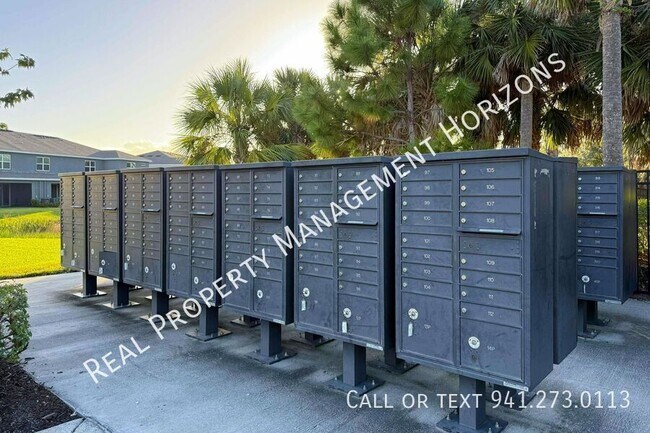 Building Photo - 534 Warwick Ln