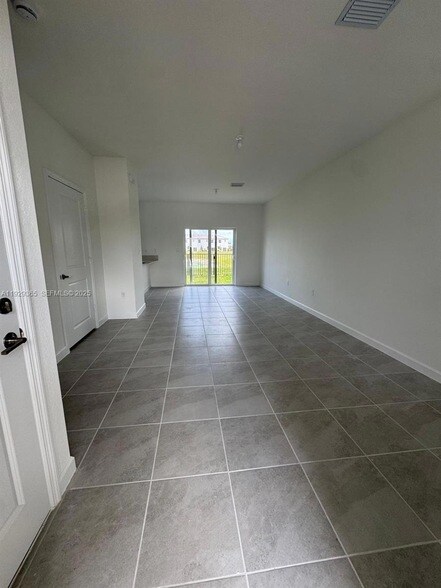 Building Photo - 2825 SE 25th Ave