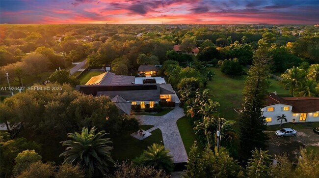 Building Photo - 9040 SW 110th Ave