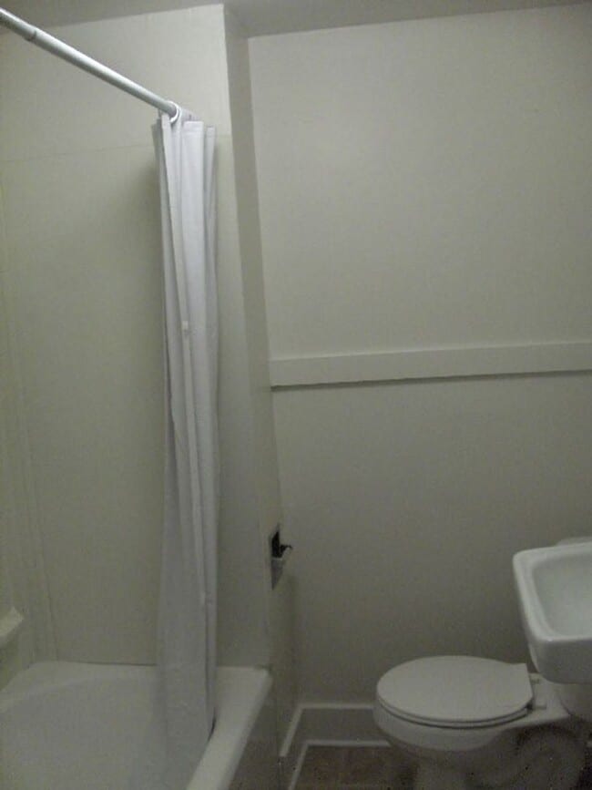 Building Photo - 713 Elmore St