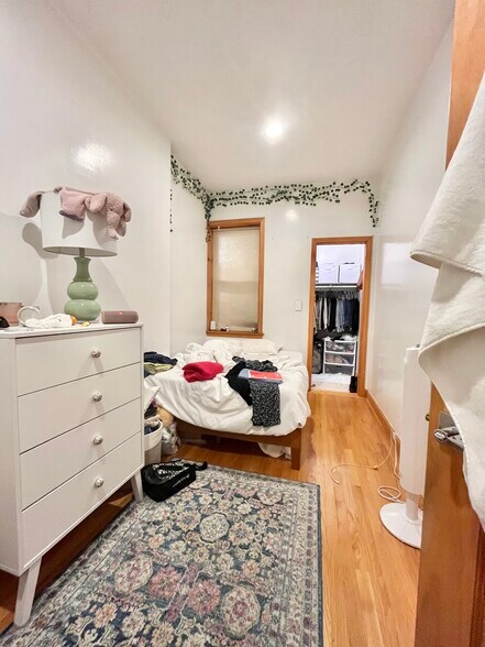 Building Photo - 25 Gibbs St