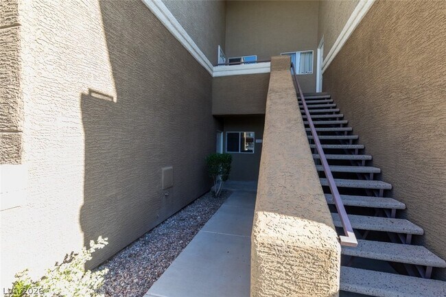 Building Photo - 8070 W Russell Rd