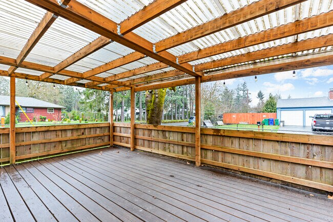 Building Photo - 18605 NE Everett Ct