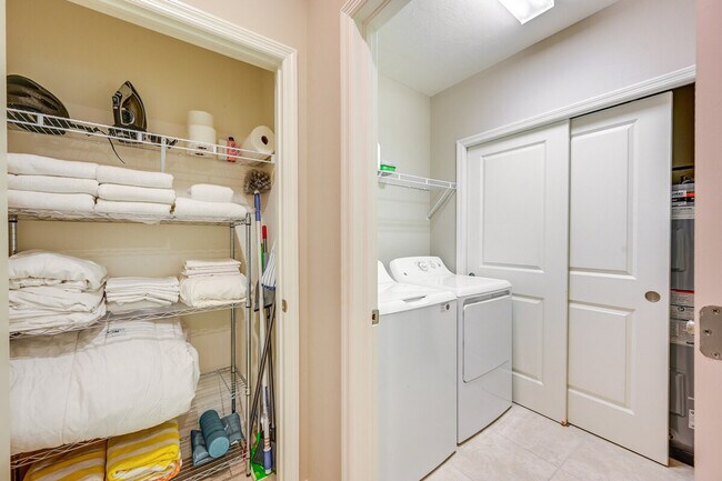 Building Photo - 9413 Terresina Dr