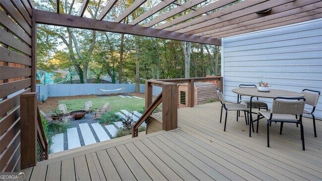 Building Photo - 819 Mercer St SE