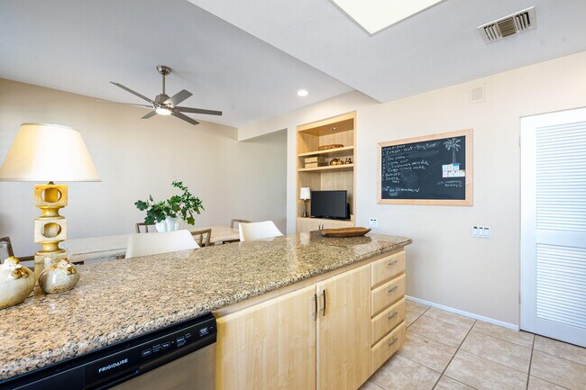 Building Photo - 717 Inverness Dr