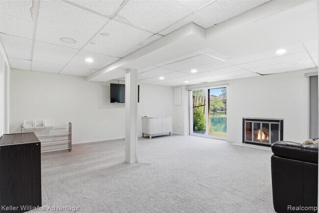Building Photo - 5271 Wright Way E