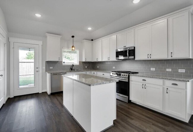 Building Photo - 40843 Mostyn Hill Dr