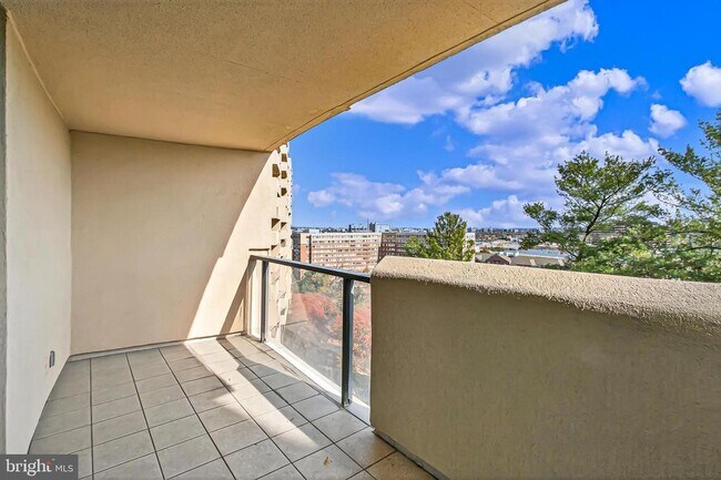 Building Photo - 1101 S Arlington Ridge Rd