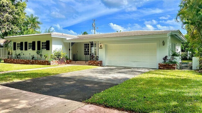 Building Photo - 1506 Delgado Ave