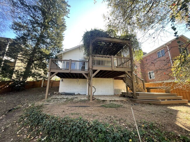 Building Photo - 4 Bd 3 Ba House