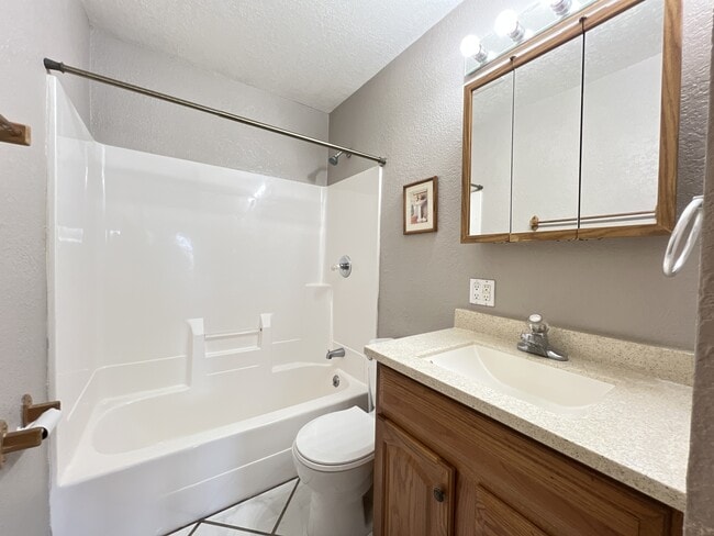 Building Photo - 2388 Martin Dr