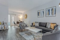 Building Photo - 425 W Beech St