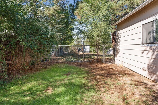 Building Photo - 3754 S Delaware St