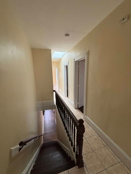 Building Photo - 244 6th Ave W