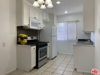 Building Photo - 1330 S Wilton Pl