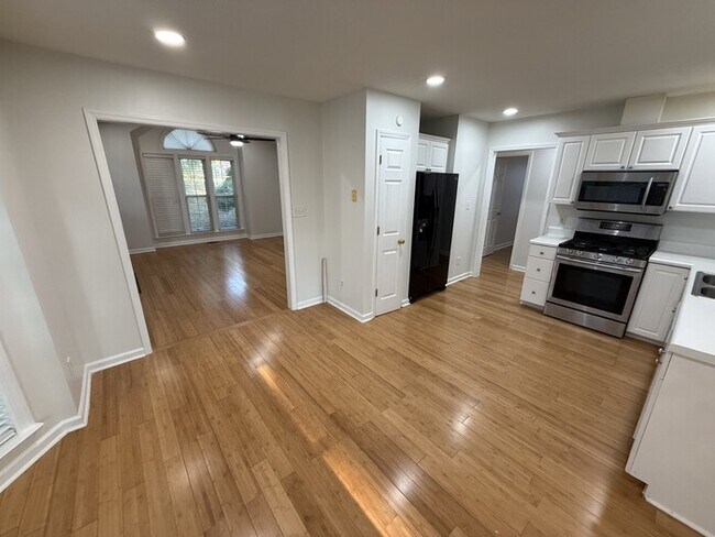 Building Photo - 304 Aqua Marine Ln