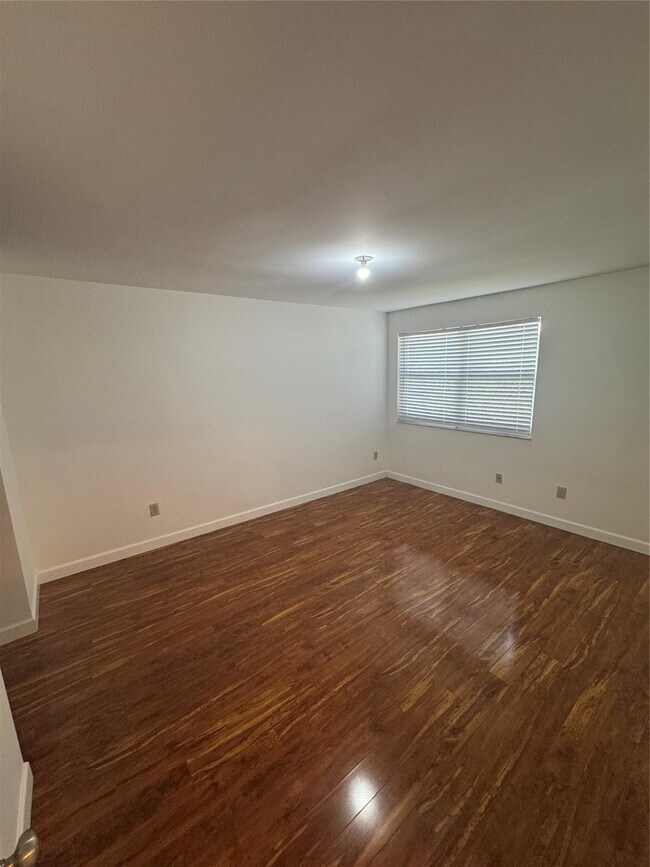 Building Photo - 9929 NW 9th Ct