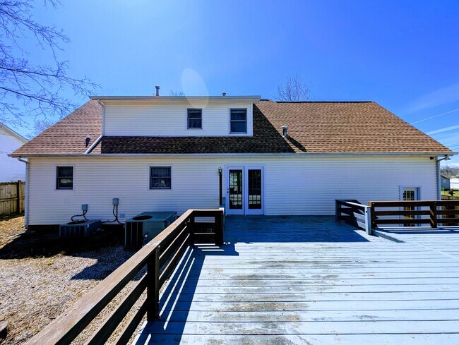 Building Photo - 124 Green Vale Dr