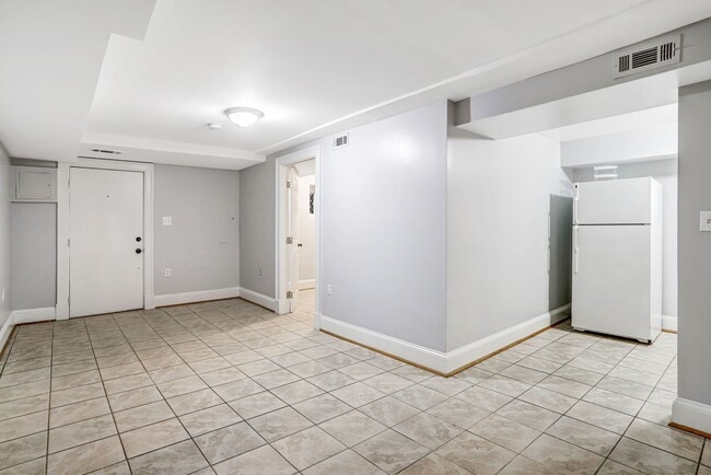 Building Photo - 2BR Basement Apartment | Brightwood