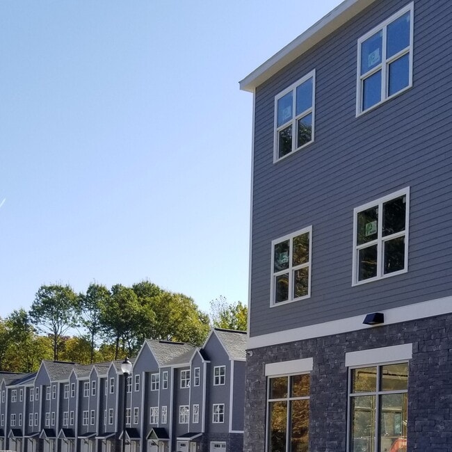 Building Photo - The Residences at 628 Maple